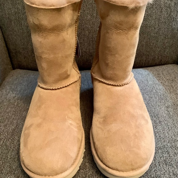 Tan Ugg Lace Up Boots Size 9 - Picture 3 of 7
